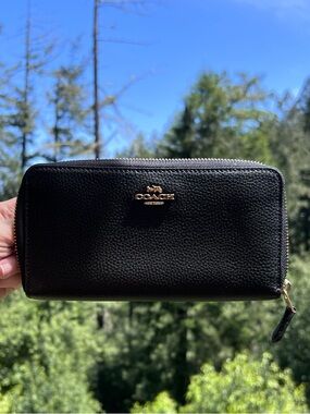 COACH Long Zip-Around Phone Wallet Black Pebble Leather Gold Hardware AUTHENTIC